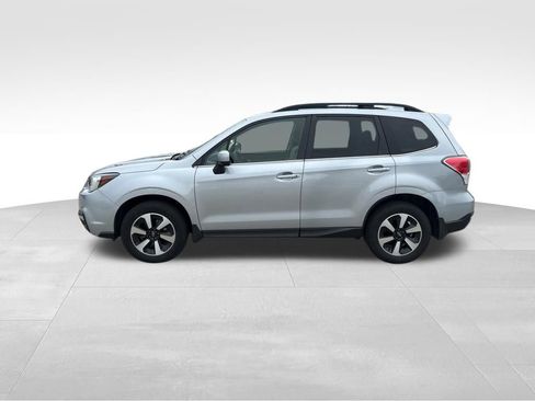 Used 2018 Subaru Forester 2.5i Limited AWD/4WD image 2