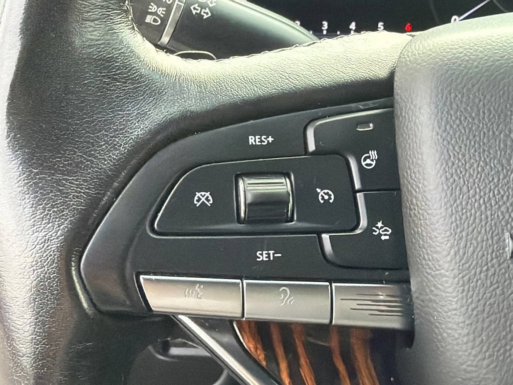Used 2022 Cadillac Escalade Luxury w/ LPO, Floor Liner Package AWD/4WD image 25