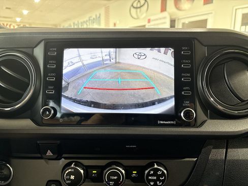 Used 2020 Toyota Tacoma TRD Sport w/ Technology Package RWD image 18