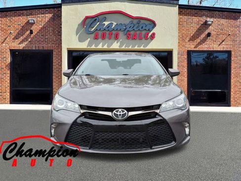 Used 2015 Toyota Camry SE image 7