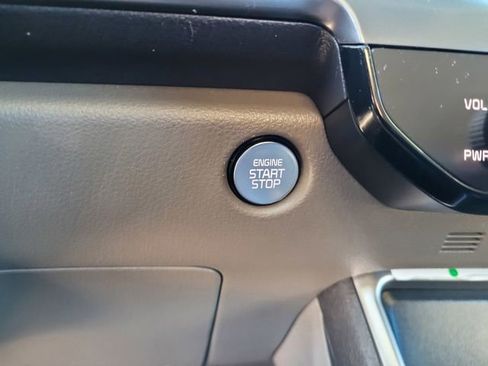 Used 2025 Kia Carnival FWD image 15