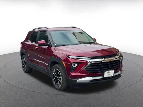 Used 2025 Chevrolet TrailBlazer LT image 3