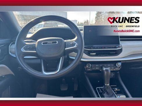 Used 2025 Jeep Compass Limited image 39