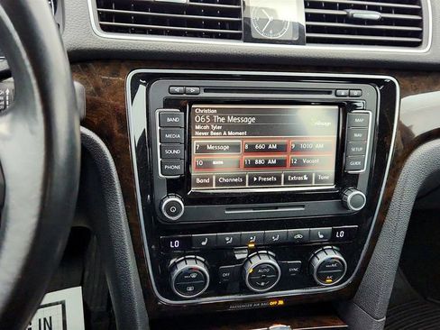 Used 2015 Volkswagen Passat TDI SEL Premium image 15