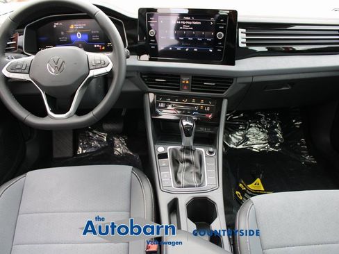 Used 2025 Volkswagen Jetta SE FWD image 18
