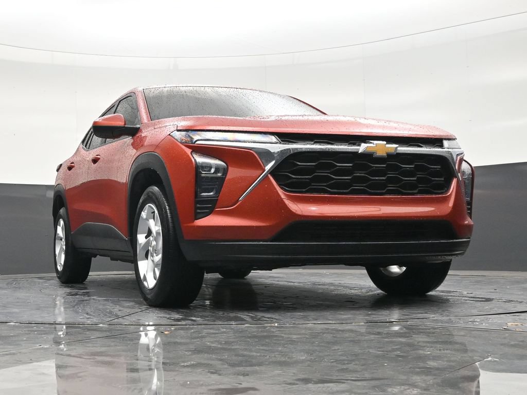 Used 2024 Chevrolet Trax LS w/ LS Convenience Package FWD image 26