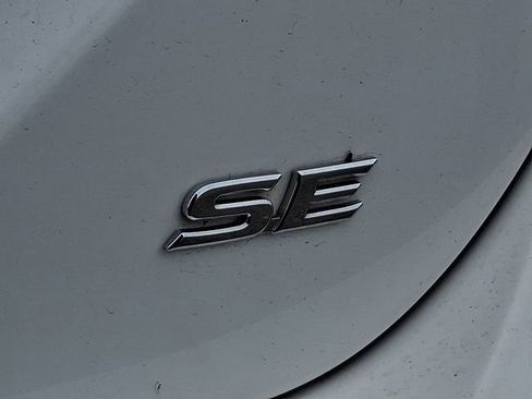 Used 2020 Toyota Camry SE FWD image 31