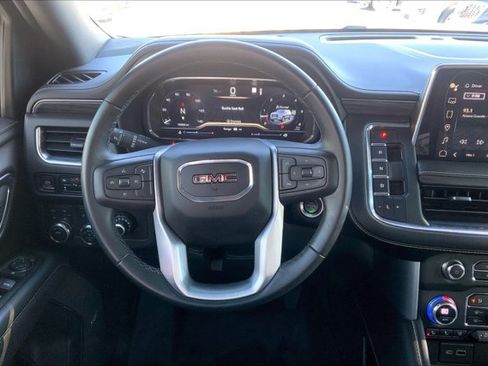 Used 2023 GMC Yukon XL SLT image 4