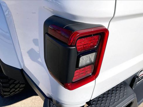 Certified 2024 Jeep Gladiator Sport image 28