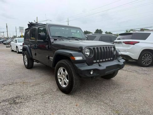 Used 2019 Jeep Wrangler Unlimited Sport S AWD/4WD image 3