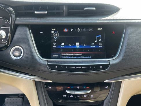 Used 2018 Cadillac XT5 AWD image 19