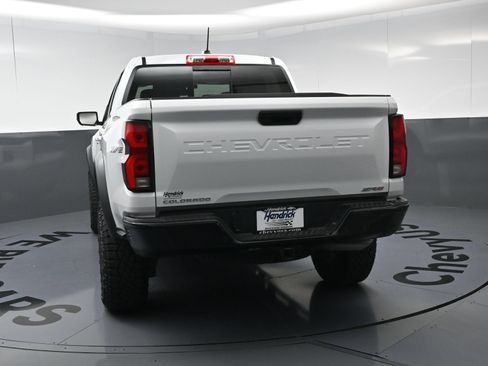 Used 2026 Chevrolet Colorado ZR2 w/ Technology Package AWD/4WD image 8