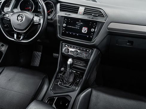 Used 2018 Volkswagen Tiguan SEL FWD image 26