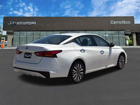 Used 2025 Nissan Altima 2.5 SV FWD image 5