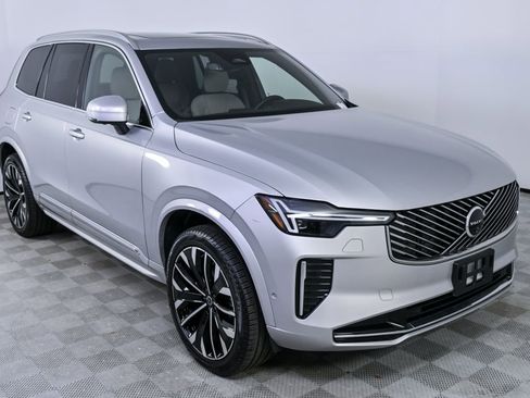 Used 2025 Volvo XC90 B5 Plus image 27