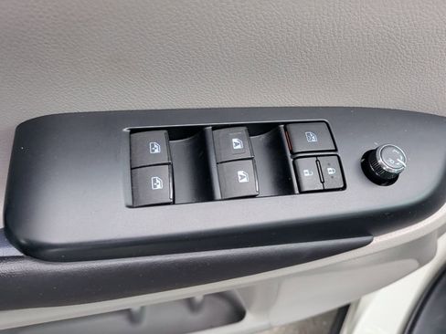 Used 2017 Toyota Highlander AWD V6 image 18