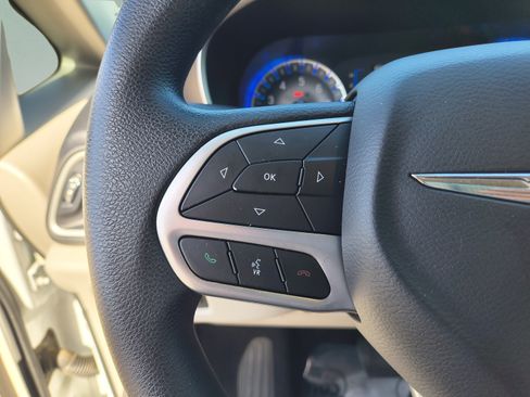 Used 2020 Chrysler Voyager Lxi FWD image 28
