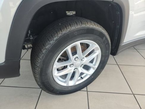 Certified 2025 Jeep Grand Cherokee Laredo X w/ Luxury Tech Group I RWD image 11