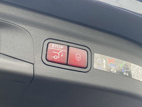 Certified 2025 Mercedes-Benz GLE 350 4MATIC image 11