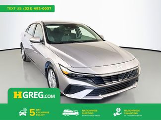 Used 2025 Hyundai Elantra SE video 1