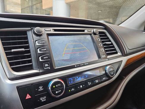 Used 2018 Toyota Highlander Limited FWD image 31