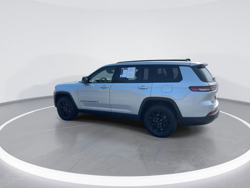 Used 2024 Jeep Grand Cherokee L Laredo image 7