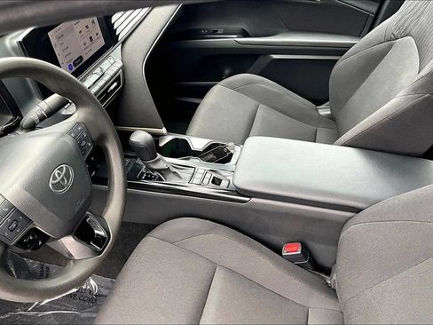 Used 2025 Toyota Camry LE FWD image 18