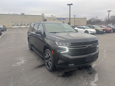 Used 2022 Chevrolet Suburban RST w/ Sport Performance Package image 4