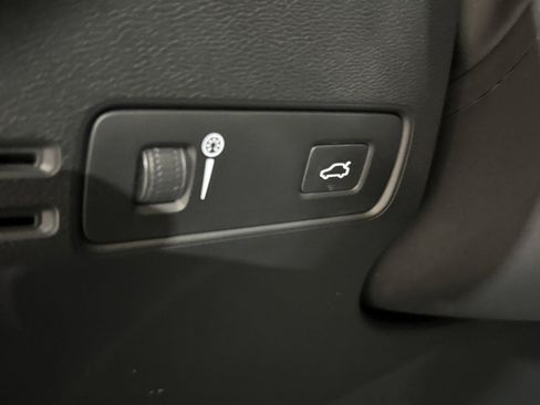 Used 2021 Volvo XC40 T5 Momentum AWD/4WD image 19