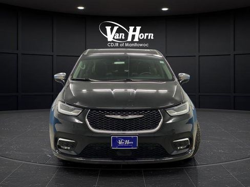 Used 2022 Chrysler Pacifica Limited FWD image 3