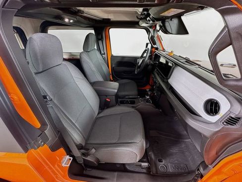 Used 2025 Jeep Wrangler Sport image 30