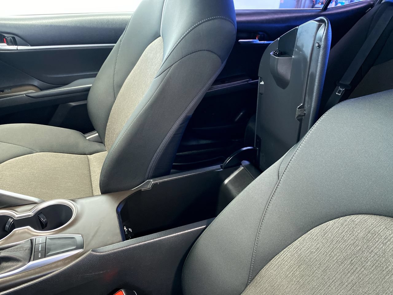 Used 2022 Toyota Camry LE FWD image 27