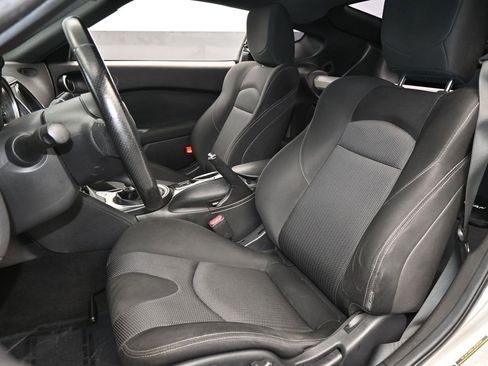Used 2020 Nissan 370Z w/ Sport Package image 10