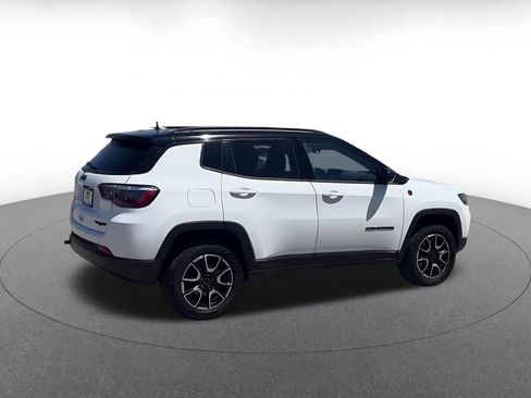Used 2025 Jeep Compass Trailhawk AWD/4WD image 15
