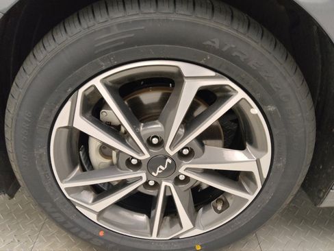 Used 2023 Kia Forte LXS image 31