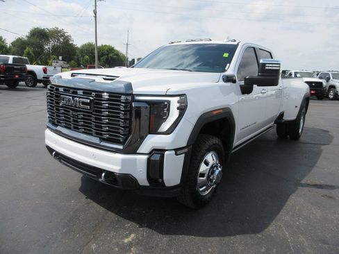 Used 2024 GMC Sierra 3500 Denali Ultimate AWD/4WD image 13