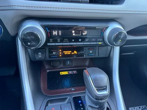 Used 2022 Toyota RAV4 Limited image 28