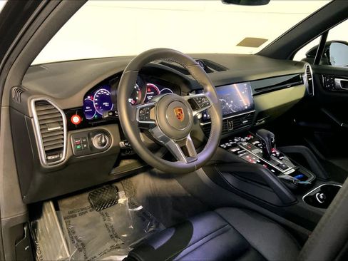 Used 2022 Porsche Cayenne image 4