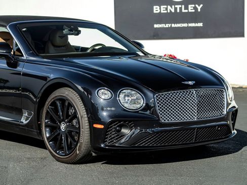 Used 2021 Bentley Continental GT image 12