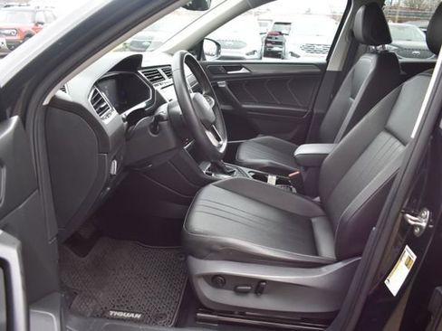 Used 2023 Volkswagen Tiguan SE image 13
