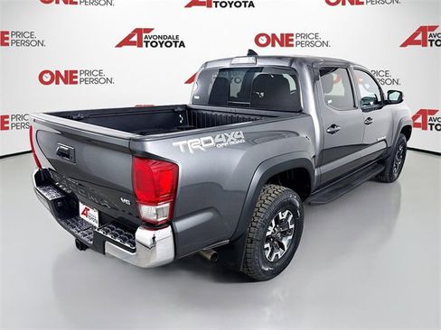 Certified 2017 Toyota Tacoma TRD Off-Road image 7