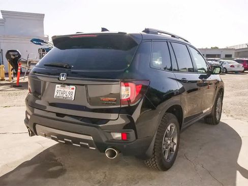 Used 2025 Honda Passport TrailSport image 9