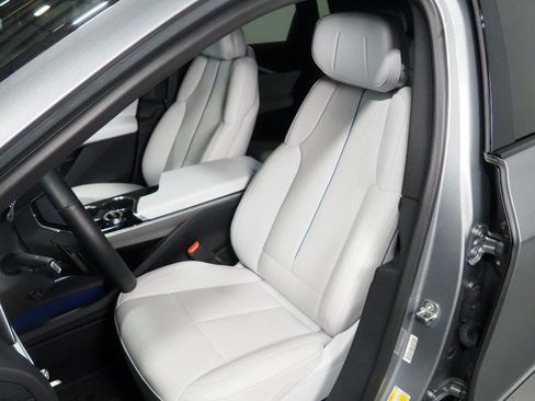 Used 2024 Cadillac Lyriq Luxury AWD/4WD image 13