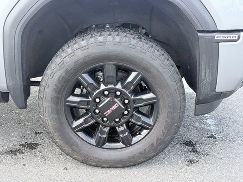 Used 2024 GMC Sierra 2500 AT4 w/ Technology Package AWD/4WD image 34