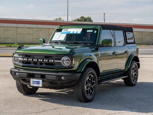 Used 2023 Ford Bronco Outer Banks image 3