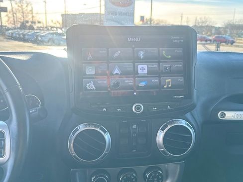 Used 2015 Jeep Wrangler Unlimited Rubicon image 20