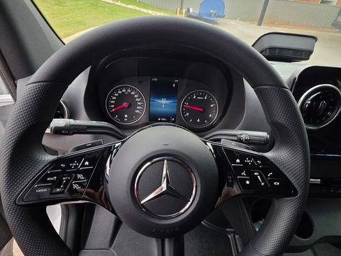 Used 2026 Mercedes-Benz Sprinter 2500 image 9