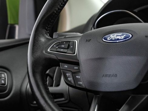 Used 2018 Ford Focus SE w/ SE Appearance Package image 16