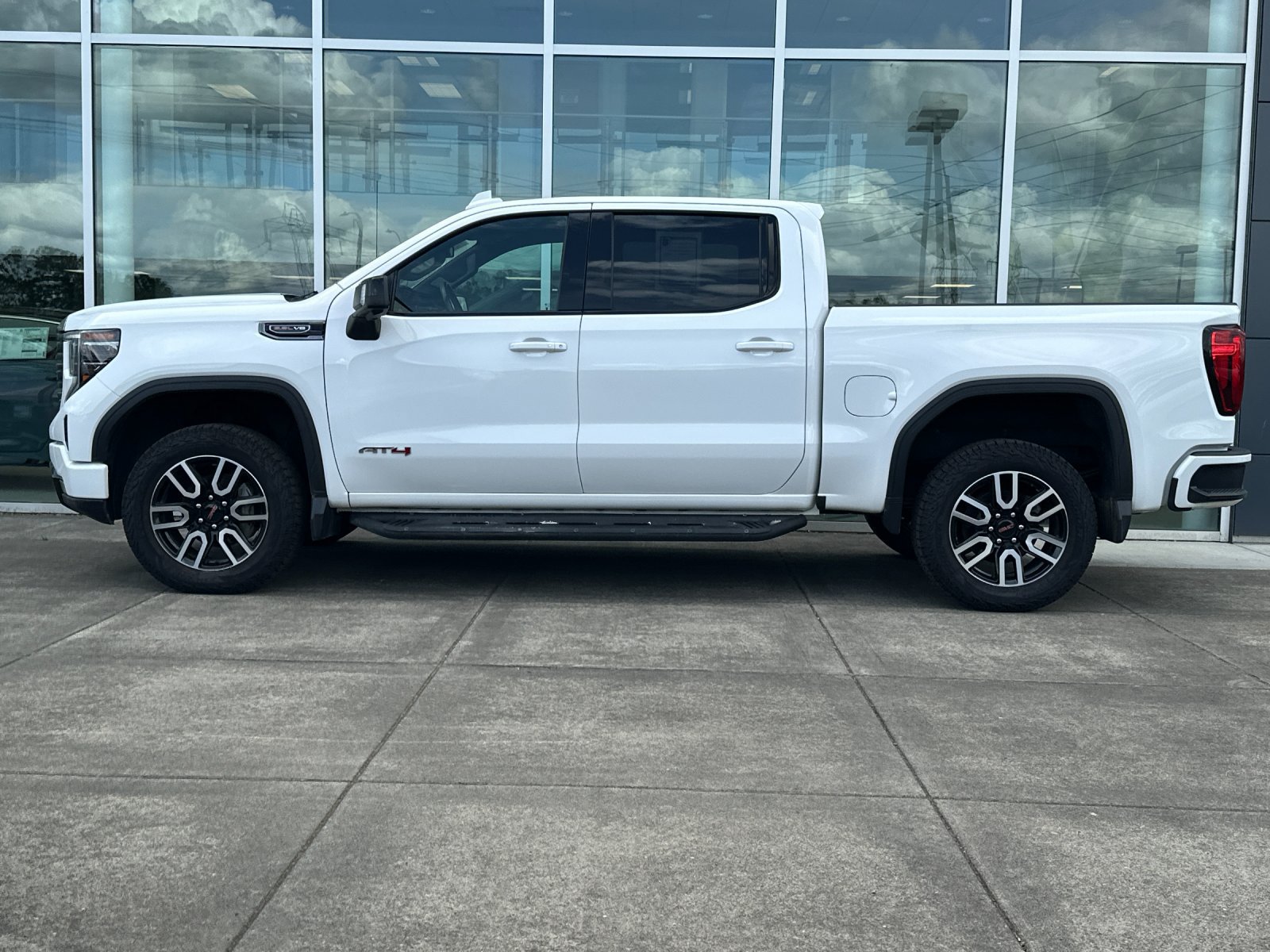 Used 2022 GMC Sierra 1500 AT4 w/ AT4 Preferred Package AWD/4WD image 7