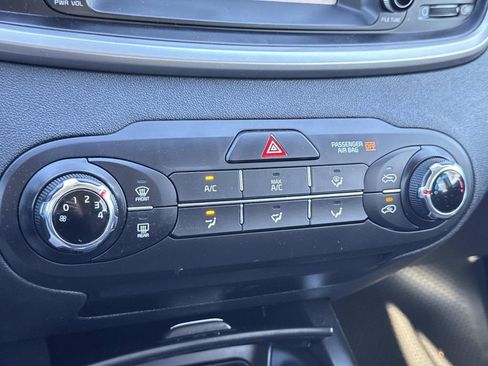 Used 2020 Kia Sorento LX image 13